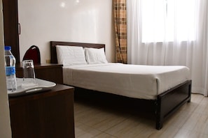 Deluxe Single Room, City View | Desk, laptop workspace, free WiFi - Hotel Twin Towers (Homa Bay)