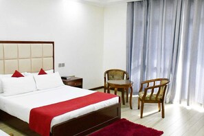Deluxe Single Room, City View | Desk, laptop workspace, free WiFi - Hotel Twin Towers (Homa Bay)