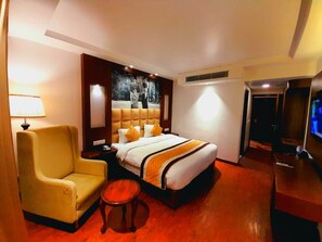 Quarto superluxo, vista para a montanha | Escrivaninha, espaço de trabalho para notebook, Wi-Fi de cortesia