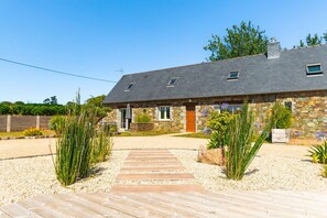 Exterior - House with private pool, Pink Granite Coast (Lanmérin)