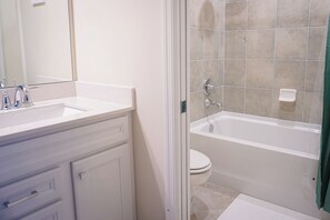 Shower, hair dryer, towels, soap - Vrbo Property (Clermont)