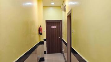 Deluxe Single Room, City View | Interior