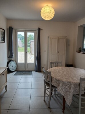Dining - Vrbo Property (Pleslin trigavou)