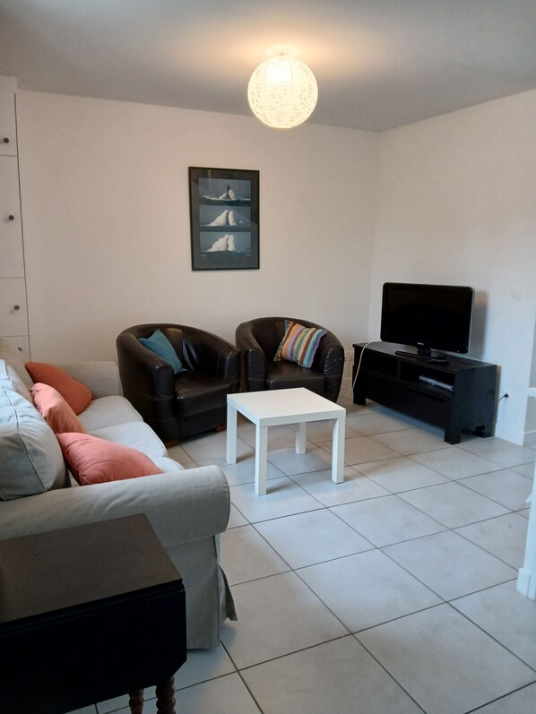 TV - Vrbo Property (Pleslin trigavou)