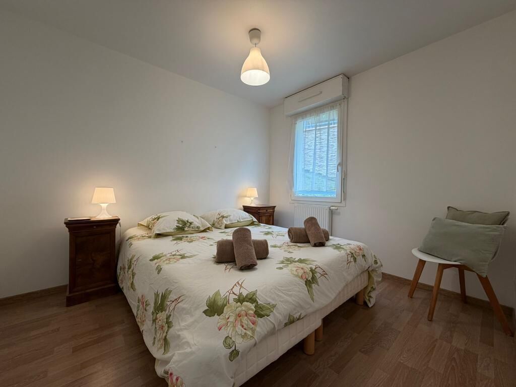 3 habitaciones, escritorio, tabla de planchar con plancha y wifi gratis 