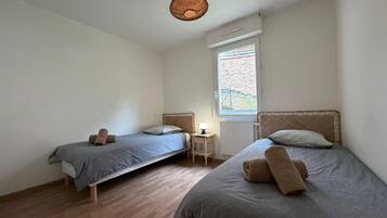 3 Schlafzimmer, Schreibtisch, Bügeleisen/Bügelbrett, kostenloses WLAN