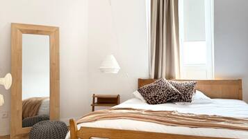 2 bedrooms, WiFi (free), bed sheets