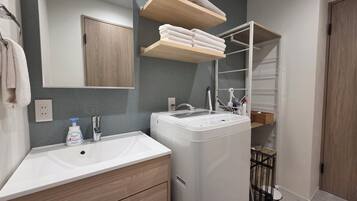 Family Villa, Non Smoking, Sea View | Bathroom | Separate tub and shower, free toiletries, hair dryer, towels