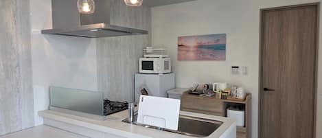 REVE レーヴ(最大4名、2名推奨):屋上テラスあり・BBQグリル完備 禁煙 | 専用キッチン | 冷蔵庫、電子レンジ、調理器具と食器