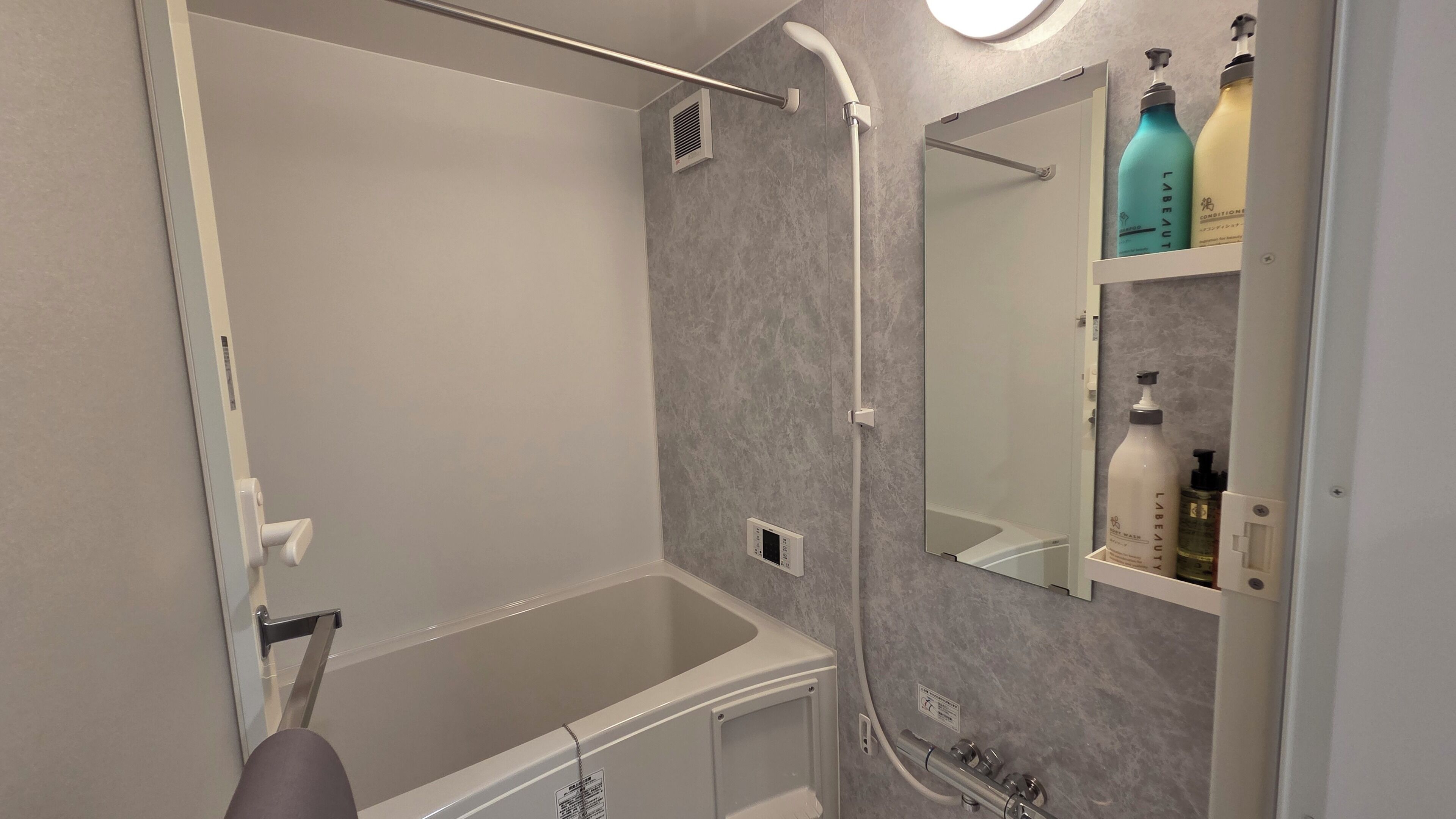 Classic Villa, Non Smoking, Sea View | Bathroom | Separate tub and shower, free toiletries, hair dryer, towels