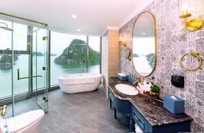 Free toiletries, hair dryer, bathrobes, bidet - Centara Hotel & Residences Van Don (Van Don Special Zone,)