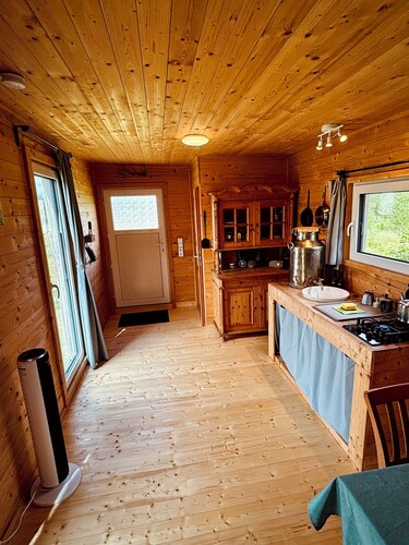 Tinyhouse Idylle: Natur & Hühner
