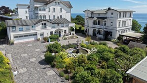 A large white building with multiple floors, a covered patio, and a view of the sea. - Villa Seestern, apartment 1 - pure sea view! - Villa Seestern, vacation apartment 1 - (Sassnitz)