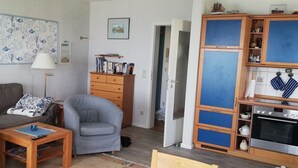 TV, DVD player, stereo - Apartment Kapitänsmesse - fantastic view over the harbor and the sea - (Sassnitz auf Rügen)