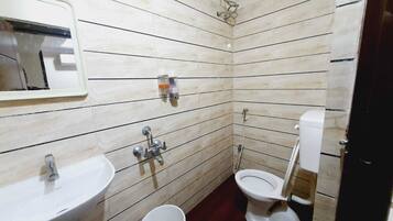 Deluxe Suite | Bathroom