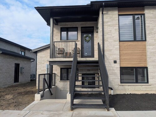 Quiet 2BR Condo Near Hospital and Wi-Fi