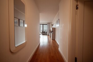 A hallway with wooden flooring, white walls, and a door on the right. - Villa Friede-Marie, App. Hannah - with terrace and Baltic Sea view (Sassnitz auf Rügen)