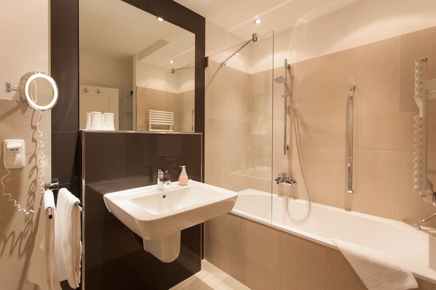 Shower, hair dryer, towels