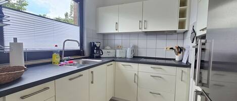 Coffee/tea maker, fridge, microwave, oven
