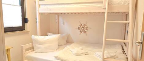 3 bedrooms, iron/ironing board, WiFi