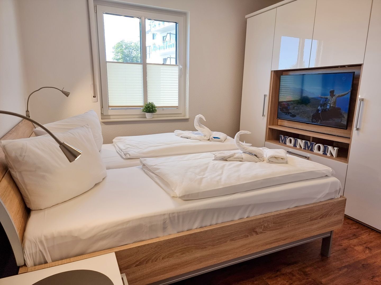 Iron/ironing board, WiFi
