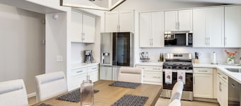 Poolside Chills, Hiking Thrills! Las Vegas Retreat