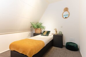 Spa - Retreat with Authentic Thatched Roof (Zuna)