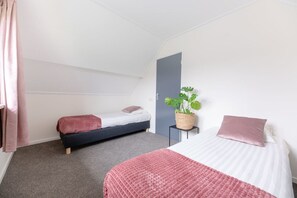 Room - Farmhouse with Private Hot Tub & Sauna (Zuna)
