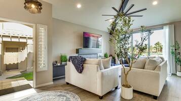 TV, fireplace