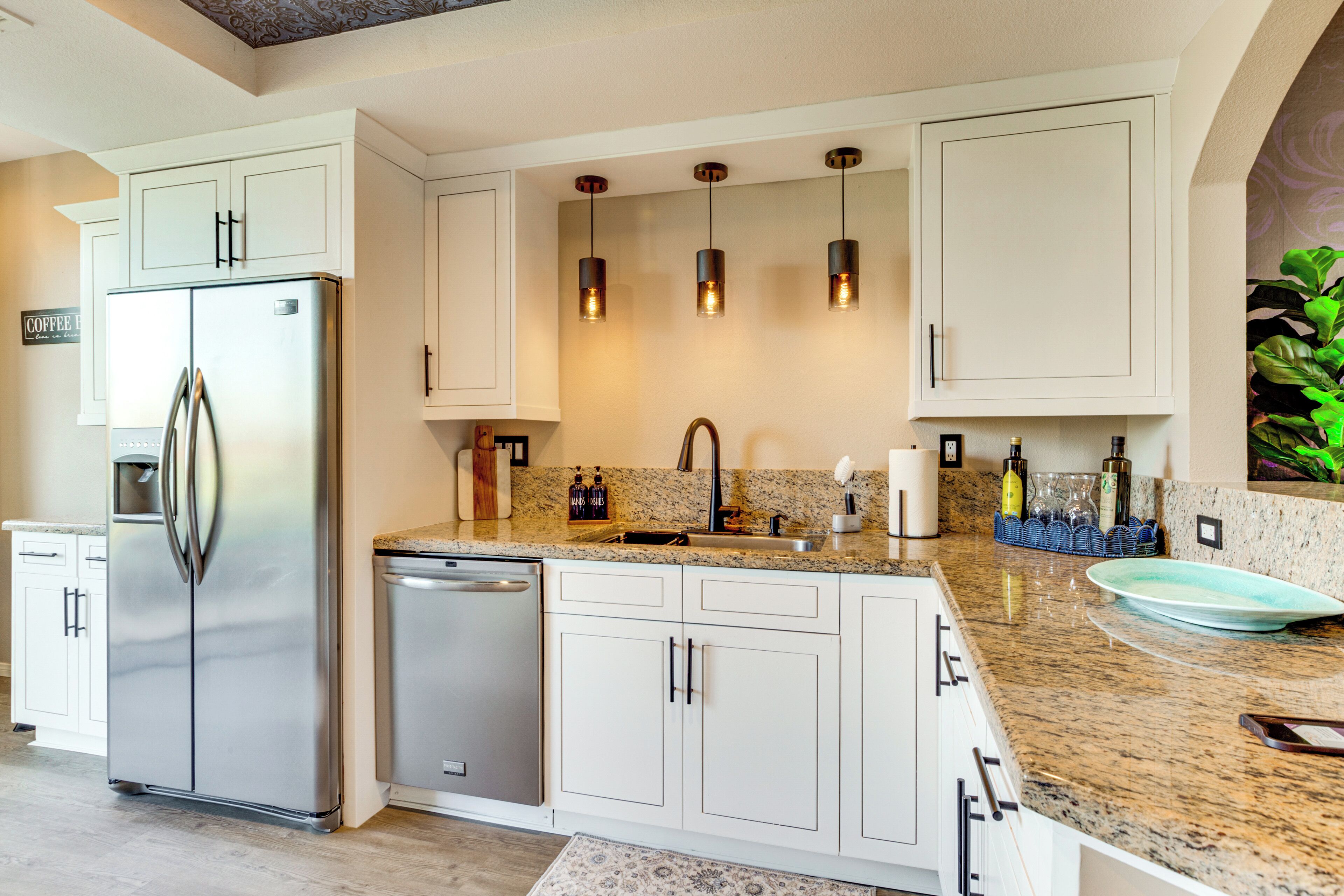 Coffee/tea maker, fridge, microwave, stovetop
