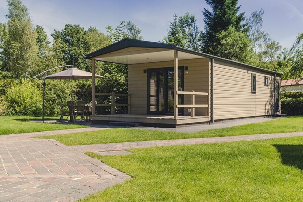 Outdoor dining - Picturesque Overijssel Veranda Lodges (Zuna)