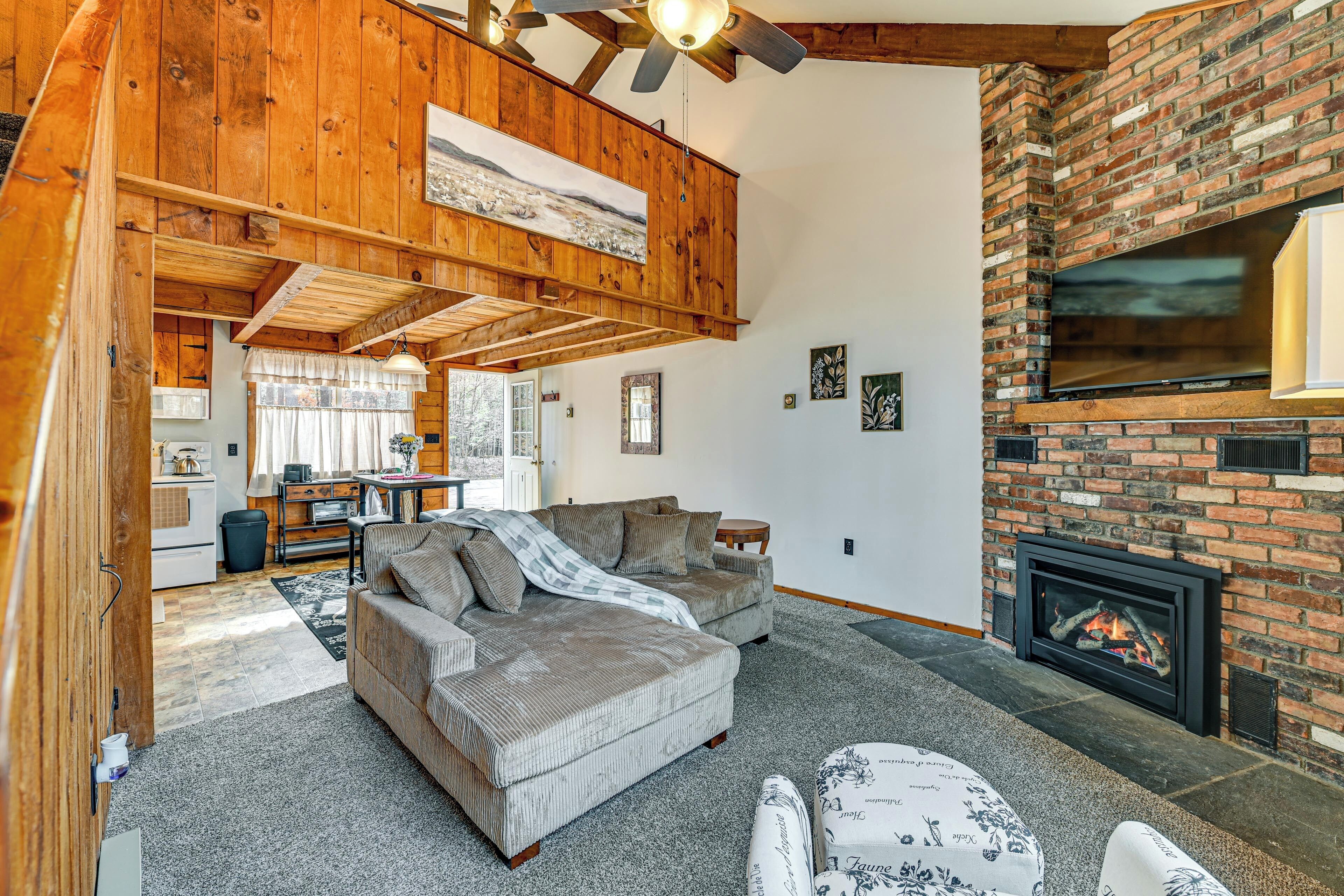 Coxsackie Vacation Rental | 1BR | 1BA | 750 Sq Ft