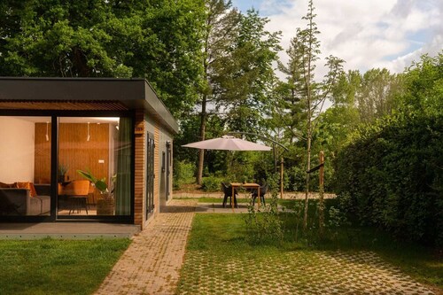 Stylish Cabin with Private Garden for 4