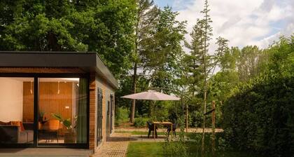 Stylish Cabin with Private Garden for 4