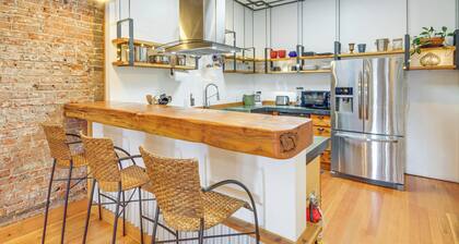 Stroll to Main St: Livingston Gem w/ Rooftop Deck