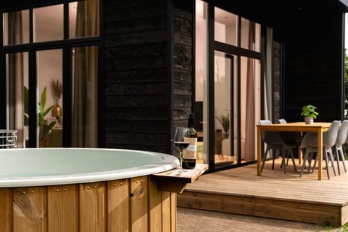 Premium Lodge with Hot Tub & Sauna for 5