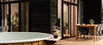 Premium Lodge with Hot Tub & Sauna for 5