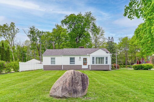 Family-Friendly Home w/ Yard in Farmington Hills!