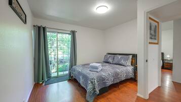 Iron/ironing board, internet, bed sheets