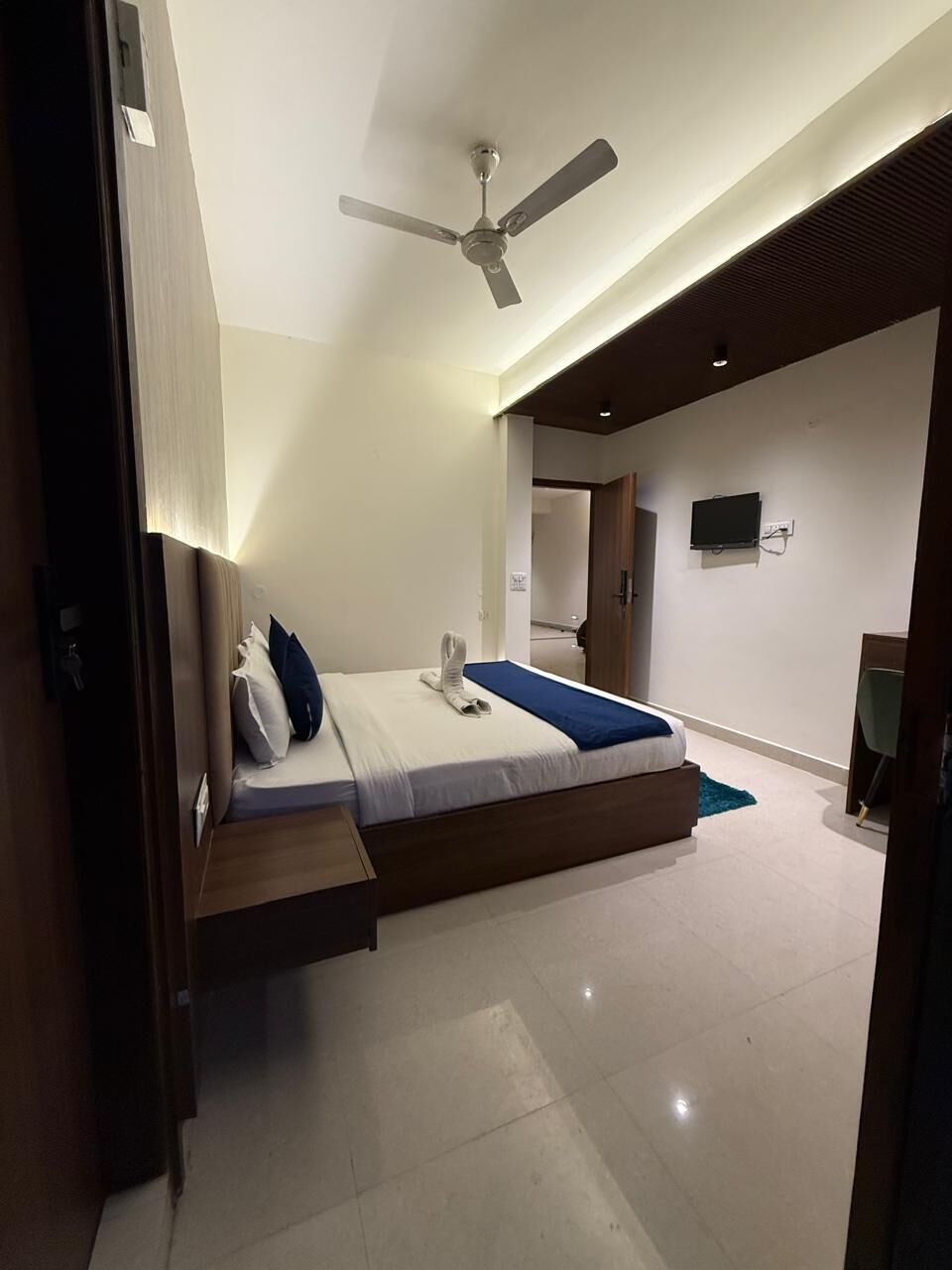  Luxury Room With Jaccuzi | Desk, free WiFi, bed sheets