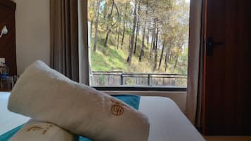 Luxury Room With Jaccuzi | Mountain view