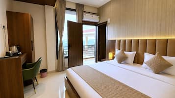 Ropa de cama de alta calidad, escritorio, wifi gratis y ropa de cama