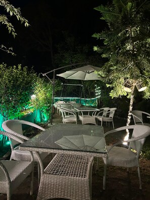 Outdoor dining - Hotel Heaven & Hills Kasauli (Kasauli)