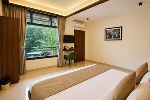 A hotel room with a bed, a desk, a chair, a window with curtains, and a picture on the wall. - Hotel Heaven & Hills Kasauli (Kasauli)
