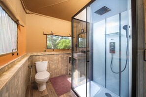 Shower - Charming Safari Tent for Family Glamping (Zuna)