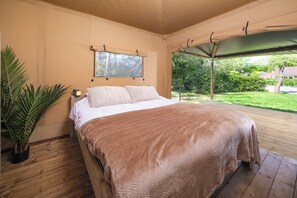 Free WiFi - Charming Safari Tent for Family Glamping (Zuna)