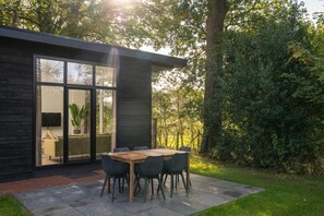 Outdoor dining - Luxury Family Lodge with Hot Tub (Zuna)