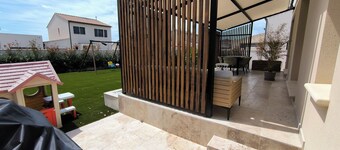 3-bedroom villa with garage, covered terrace and air-conditioned pétanque court