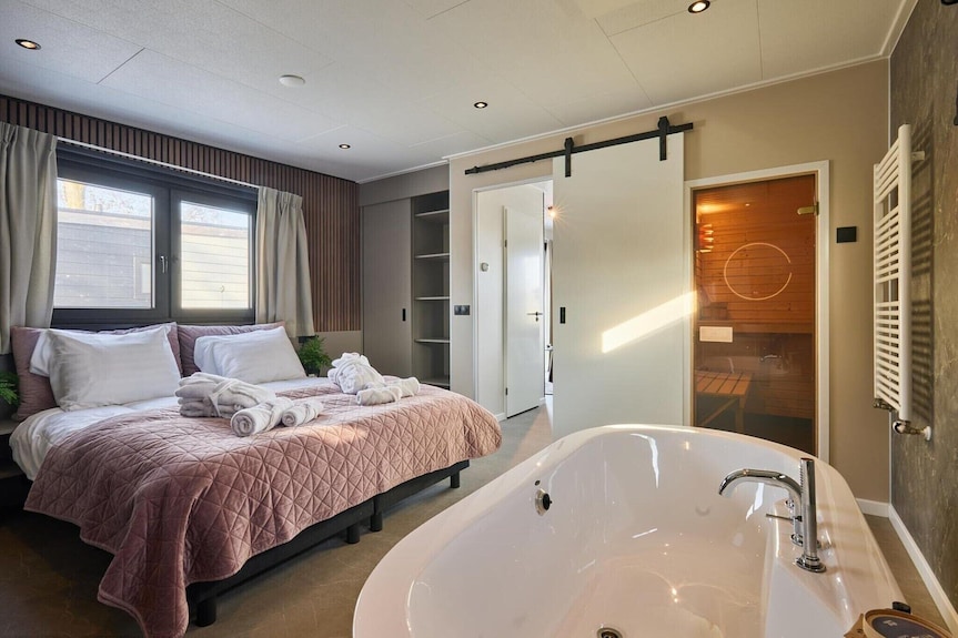 Luxe Wellnesslodge Met Sauna En Jacuzzi Voor 2 Personen - Wierden