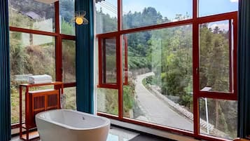 Superior-Doppelzimmer, 1 Queen-Bett, Whirlpool, Hügelblick | Ausblick vom Zimmer